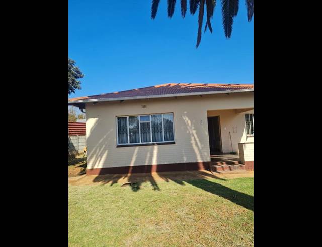 7 BEDROOM HOUSE FOR SALE IN WESTONARIA